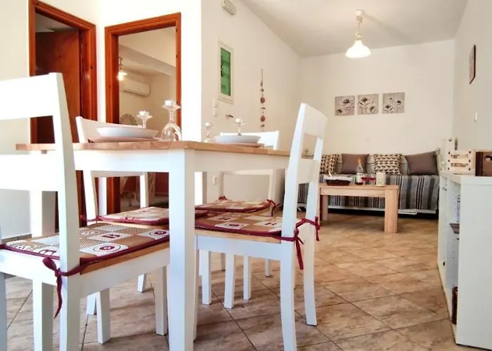 Naxian Bliss Apartman Angídia