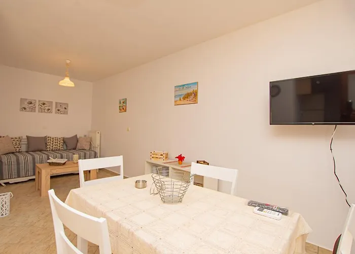 Naxian Bliss Apartman Angídia