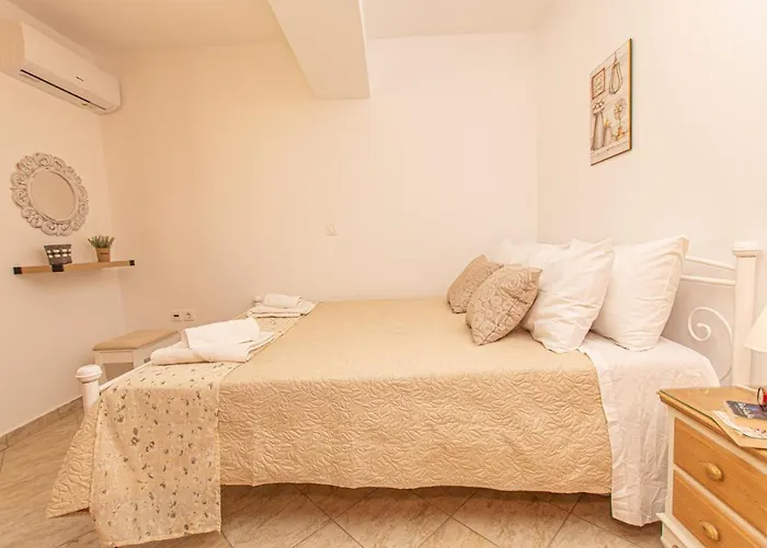 Naxian Bliss Apartman Angídia
